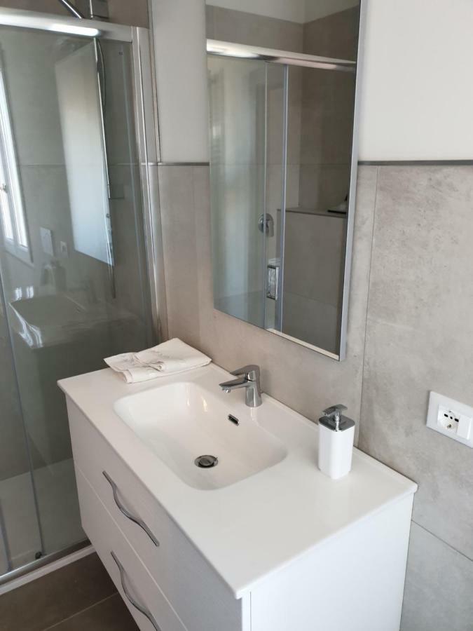 Sun Lake Apartments Desenzano del Garda Dış mekan fotoğraf